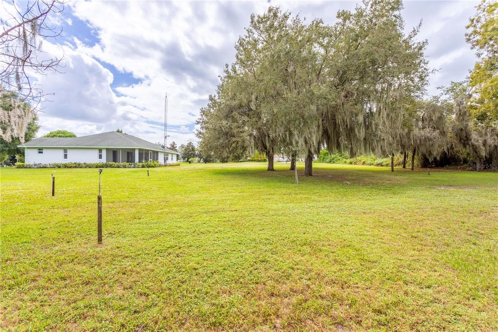 Image 13 of property listing at 308 W WATERWAY AVENUE NW, Lake Placid, FL 33852