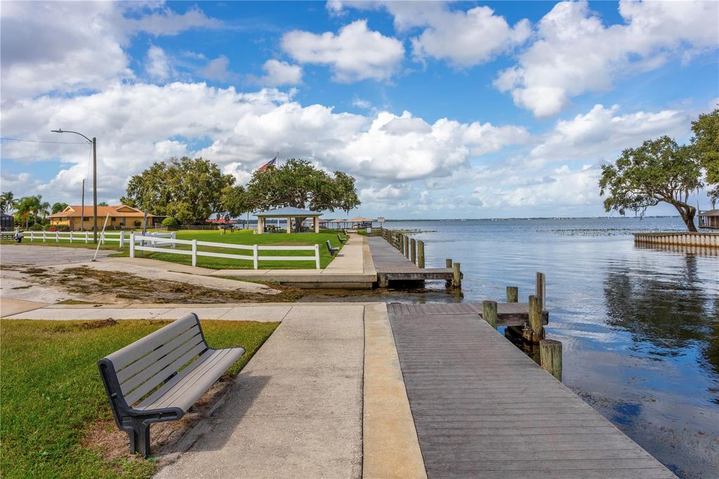 Image 17 of property listing at 308 W WATERWAY AVENUE NW, Lake Placid, FL 33852