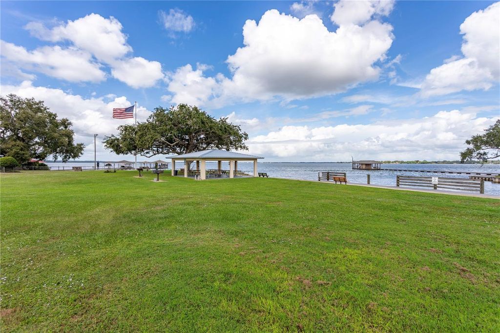 Image 18 of property listing at 308 W WATERWAY AVENUE NW, Lake Placid, FL 33852