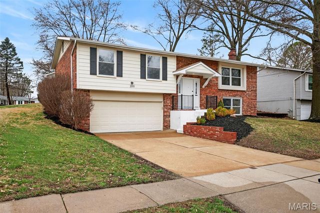 899 Oklahoma Avenue, Ballwin, MO 63021