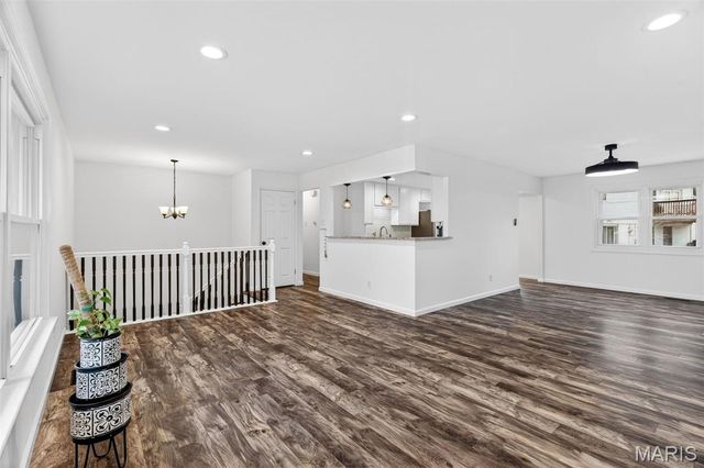 899 Oklahoma Avenue, Ballwin, MO 63021