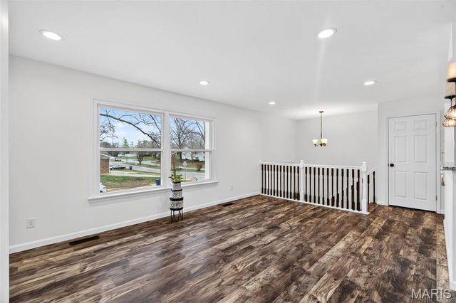 899 Oklahoma Avenue, Ballwin, MO 63021