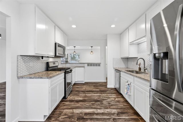 899 Oklahoma Avenue, Ballwin, MO 63021