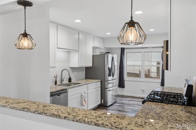 899 Oklahoma Avenue, Ballwin, MO 63021