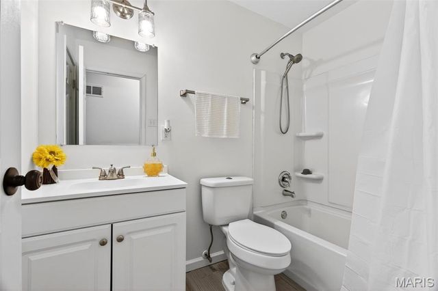 899 Oklahoma Avenue, Ballwin, MO 63021