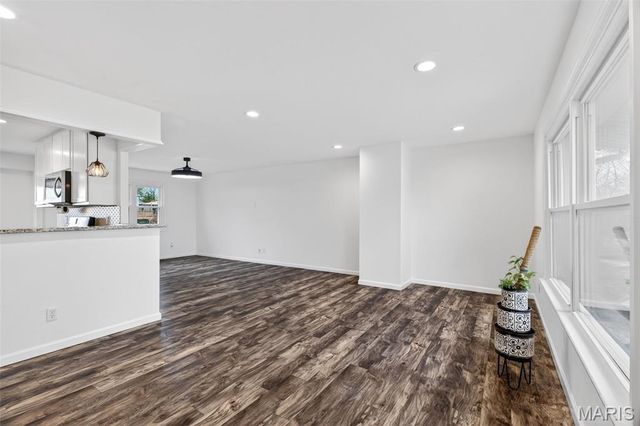 899 Oklahoma Avenue, Ballwin, MO 63021