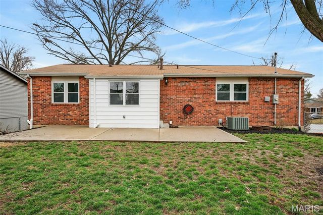 899 Oklahoma Avenue, Ballwin, MO 63021