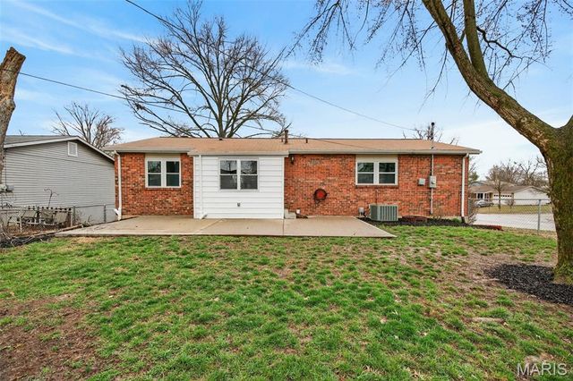 899 Oklahoma Avenue, Ballwin, MO 63021