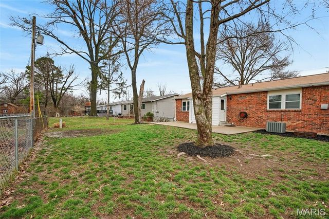 899 Oklahoma Avenue, Ballwin, MO 63021