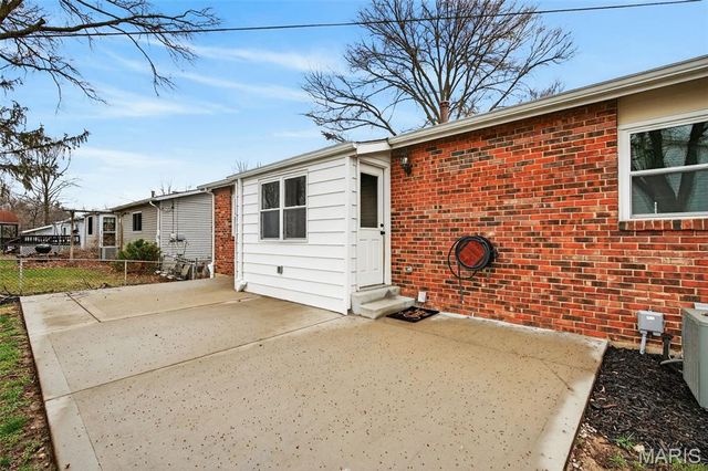 899 Oklahoma Avenue, Ballwin, MO 63021