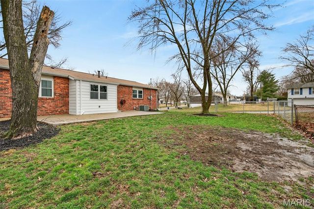 899 Oklahoma Avenue, Ballwin, MO 63021