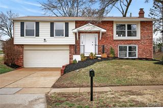 899 Oklahoma Avenue, Ballwin, MO 63021