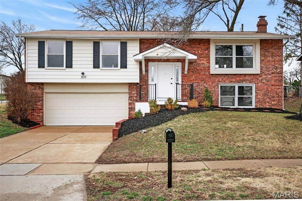 899 Oklahoma Avenue, Ballwin, MO 63021