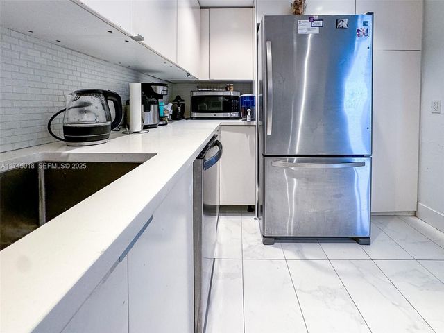 100 Bayview Drive 721, Sunny Isles Beach, FL 33160