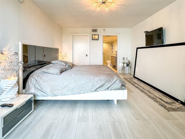 100 Bayview Drive 721, Sunny Isles Beach, FL 33160