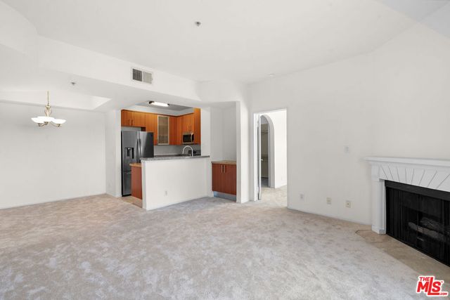 620 S Gramercy Place 301, Los Angeles, CA 90005