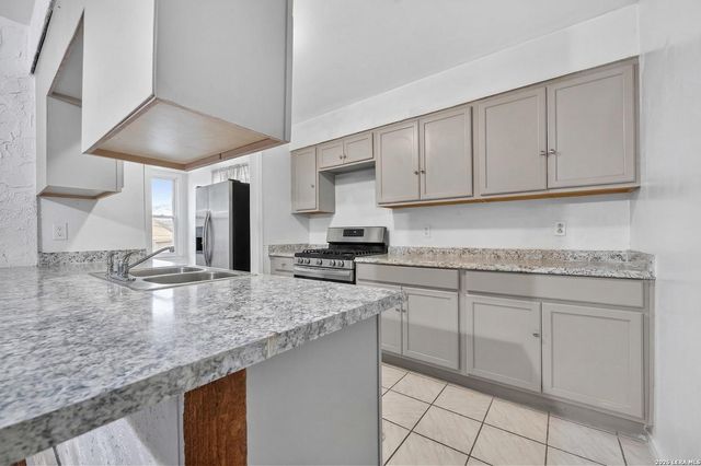 166 FAIR VLY, San Antonio, TX 78227