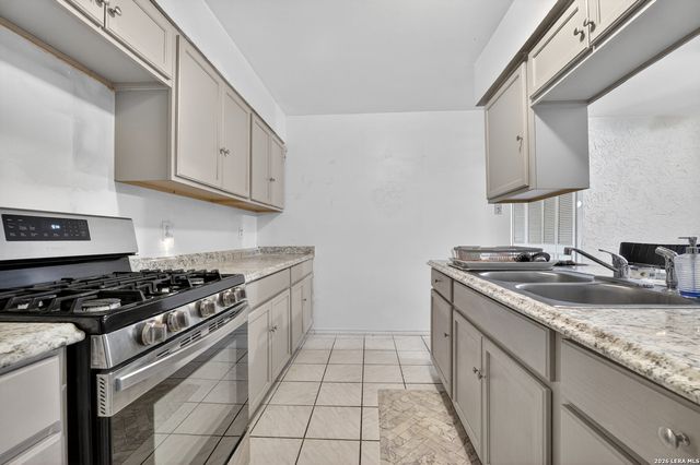 166 FAIR VLY, San Antonio, TX 78227