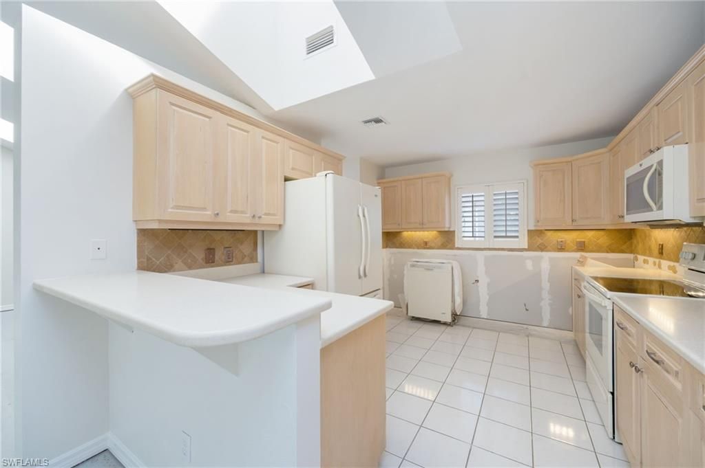 770 Waterford DR 302, NAPLES, FL 34113 — photo 5