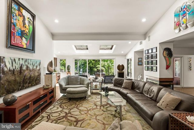 1 BRADDOCKS MILL CT, Medford, NJ 08055
