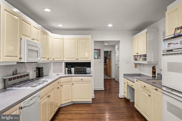 1 BRADDOCKS MILL CT, Medford, NJ 08055