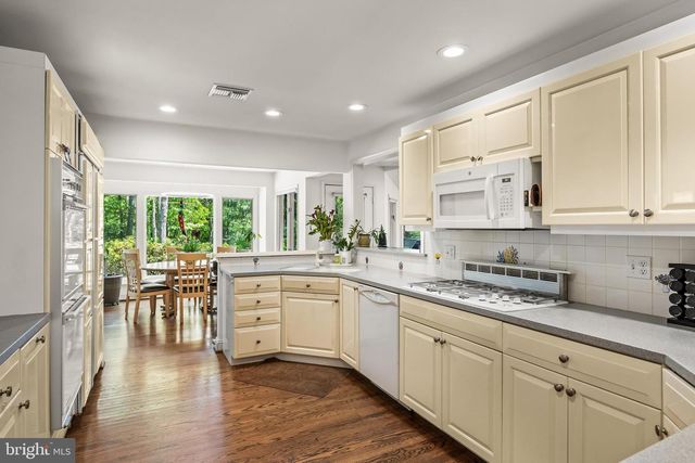 1 BRADDOCKS MILL CT, Medford, NJ 08055