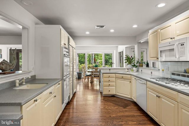 1 BRADDOCKS MILL CT, Medford, NJ 08055