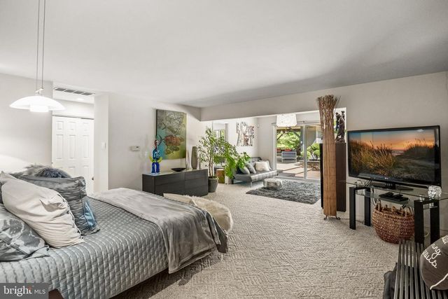 1 BRADDOCKS MILL CT, Medford, NJ 08055