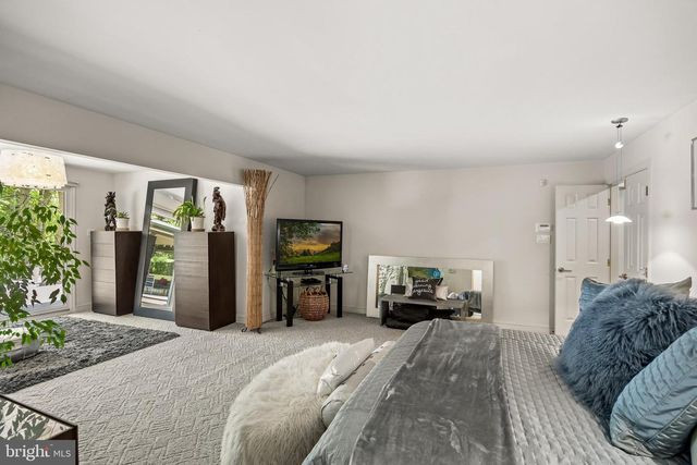 1 BRADDOCKS MILL CT, Medford, NJ 08055