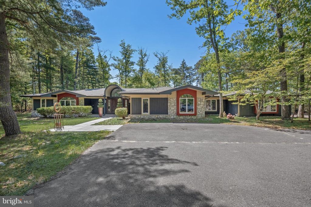 1 BRADDOCKS MILL CT, Medford, NJ 08055