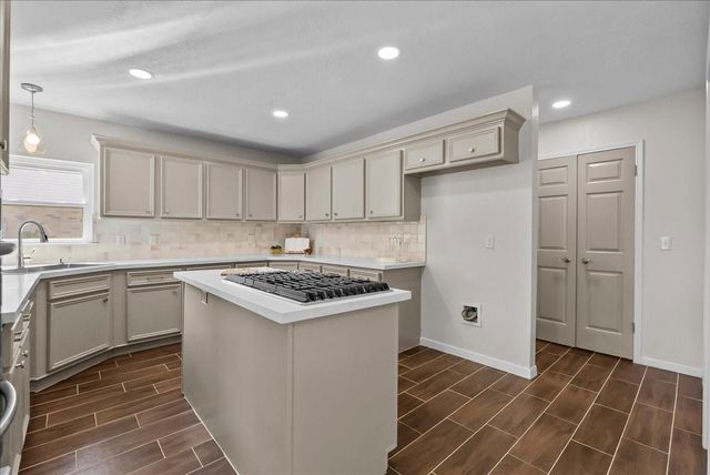 1508 Bayou Oak Drive, Friendswood, TX 77546