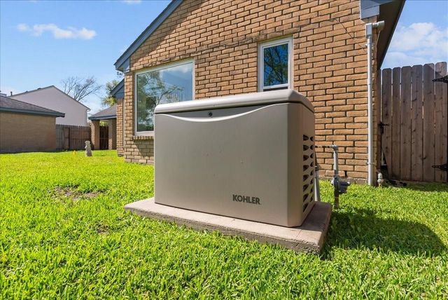 1508 Bayou Oak Drive, Friendswood, TX 77546