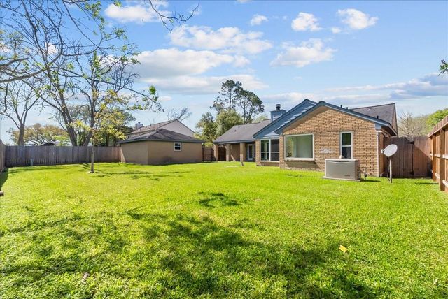 1508 Bayou Oak Drive, Friendswood, TX 77546