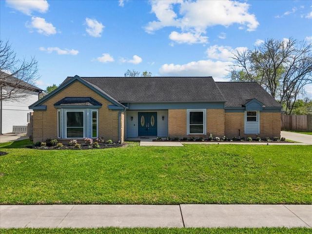 1508 Bayou Oak Drive, Friendswood, TX 77546