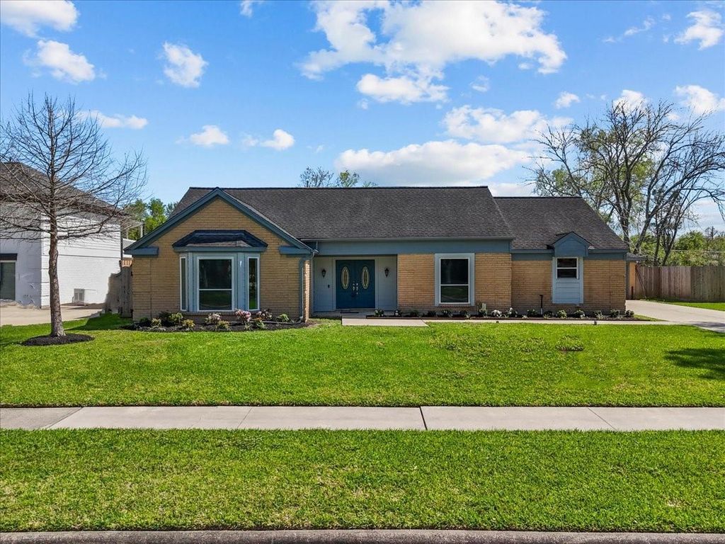 1508 Bayou Oak Drive, Friendswood, TX 77546