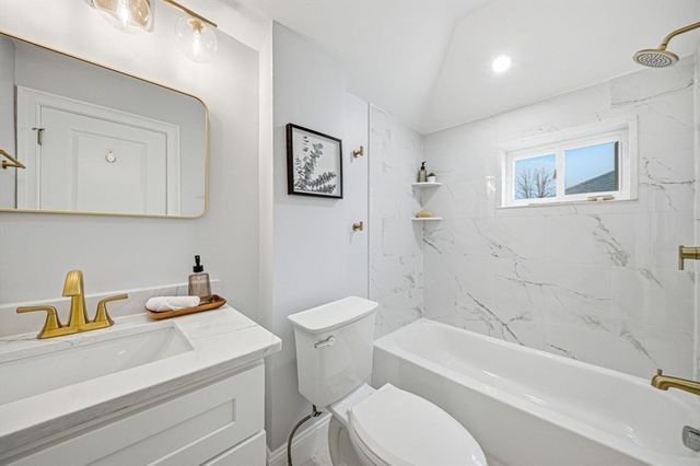 30 Arnold St 30, Quincy, MA 02169