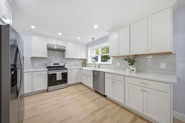 30 Arnold St 30, Quincy, MA 02169