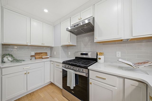 30 Arnold St 30, Quincy, MA 02169