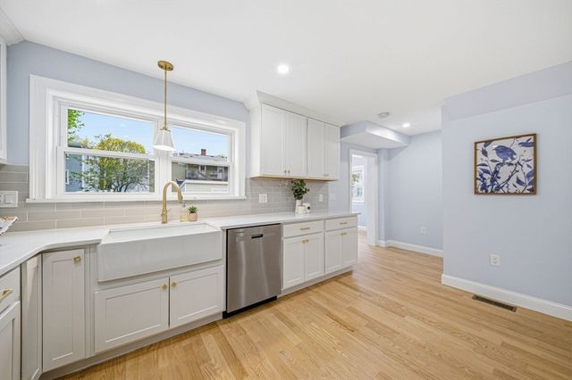30 Arnold St 30, Quincy, MA 02169