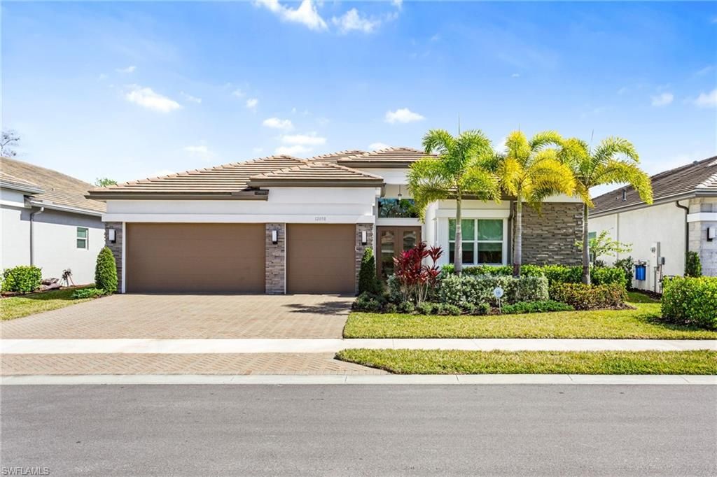 12058 Mimosa ST, Naples, FL 34120