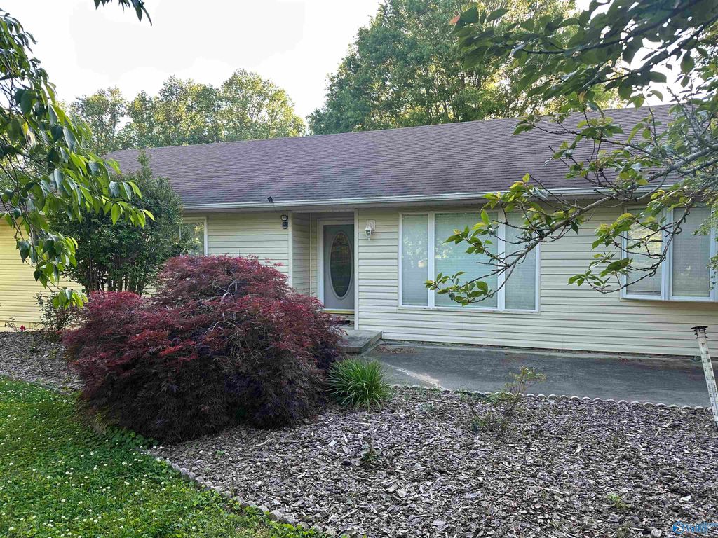 829 10th Street NW, Arab, AL 35016