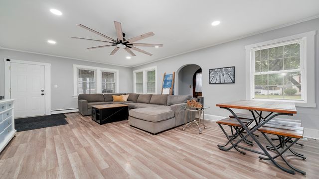 708 W Washington Street, Oregon, IL 61061