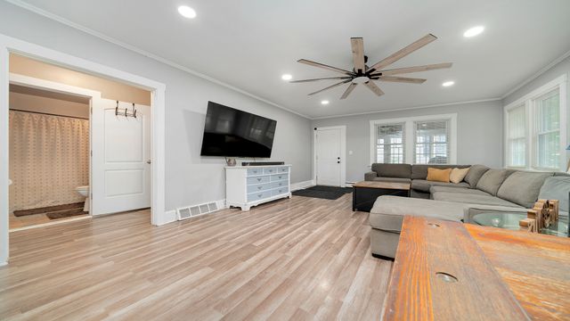 708 W Washington Street, Oregon, IL 61061