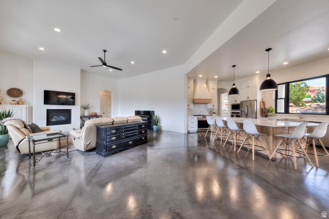 2211 CAMINO DEL CARNERO, Moab, UT 84532