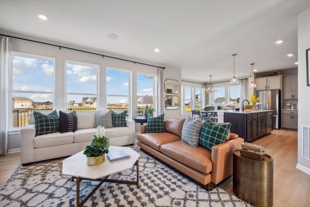 1542 Philipp Way, Shakopee, MN 55379