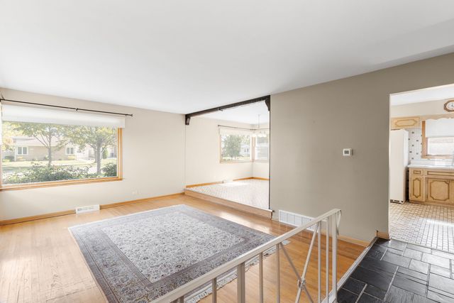 8556 N Oriole Avenue, Niles, IL 60714