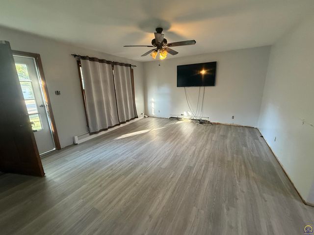 3100 SW 31st St, Topeka, KS 66614