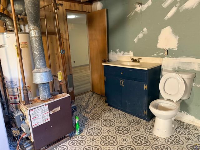 3100 SW 31st St, Topeka, KS 66614