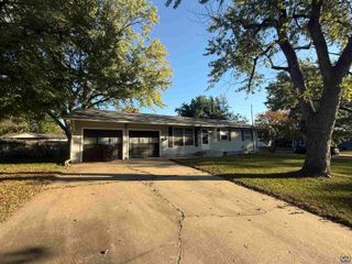 3100 SW 31st St, Topeka, KS 66614