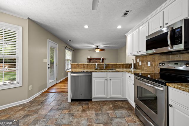 61 Thorne Berry Drive, Hampton, GA 30228